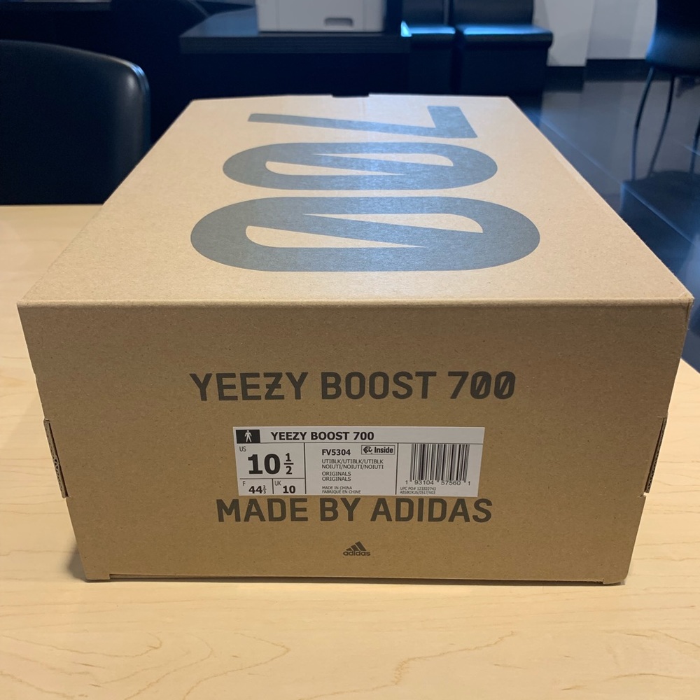 Yeezy boost 700 utility black